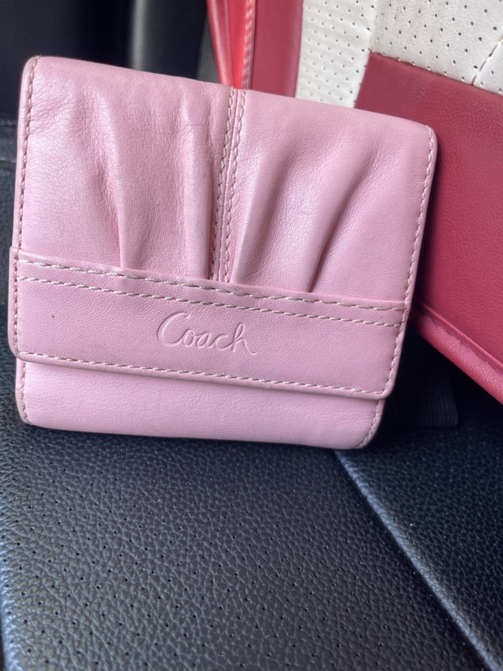 Vintage Coach pleated soho wallet